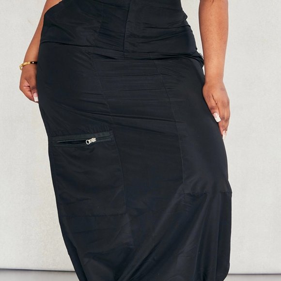 PRETTY LITTLE THING PLUS BLACK ZIP UP DETAIL MIDI SKIRT - Picture 4 of 5